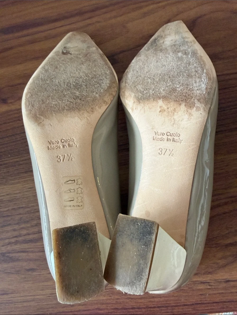 Diane B. Genuine Tan Patent Leather Pump With Solid White Block Heel. Size 37.5.